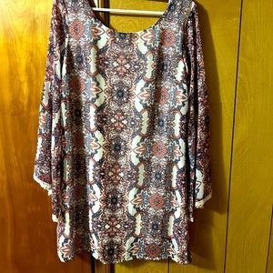 Pretty lightweight Bellsleeve dress EUC